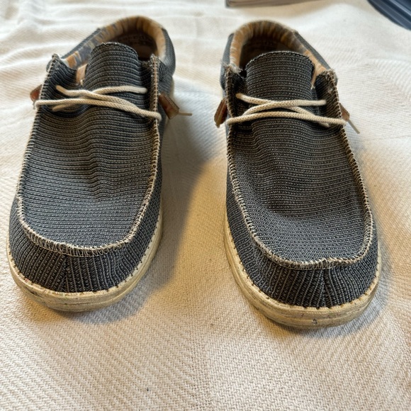 Size 14 HeyDude shoes - Picture 2 of 5